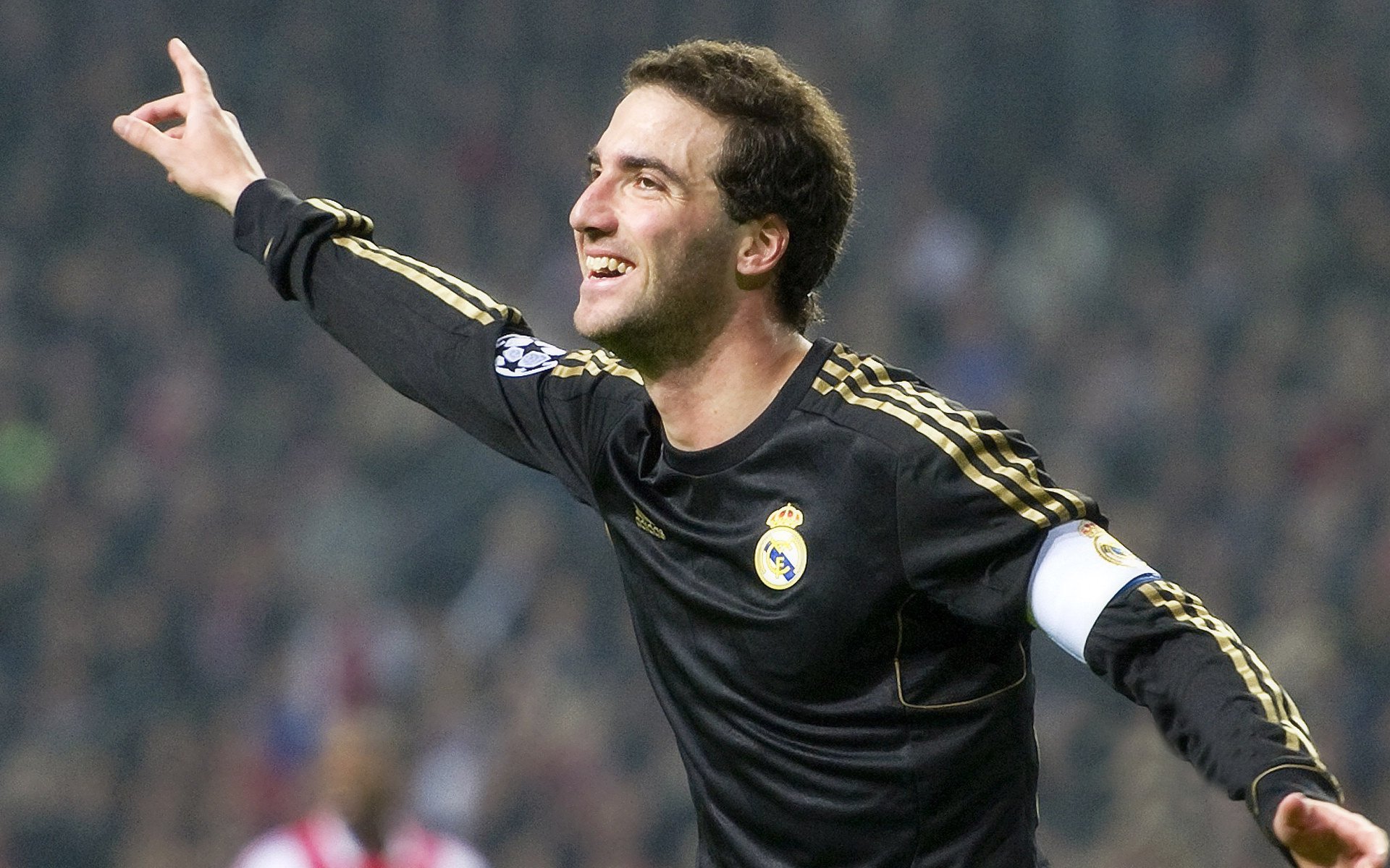 凯泽斯劳滕连败当头，降级危机加重，凯泽斯劳滕球场