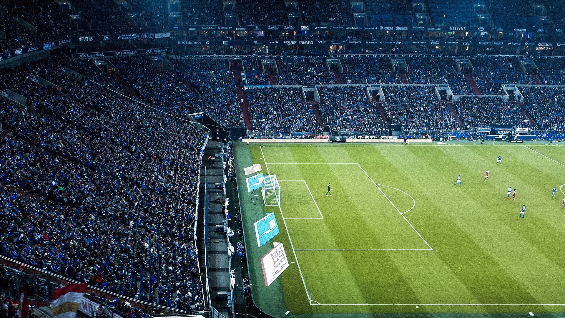 泰达队球迷助威声势浩大，助力球队取胜，泰达球队比赛结果