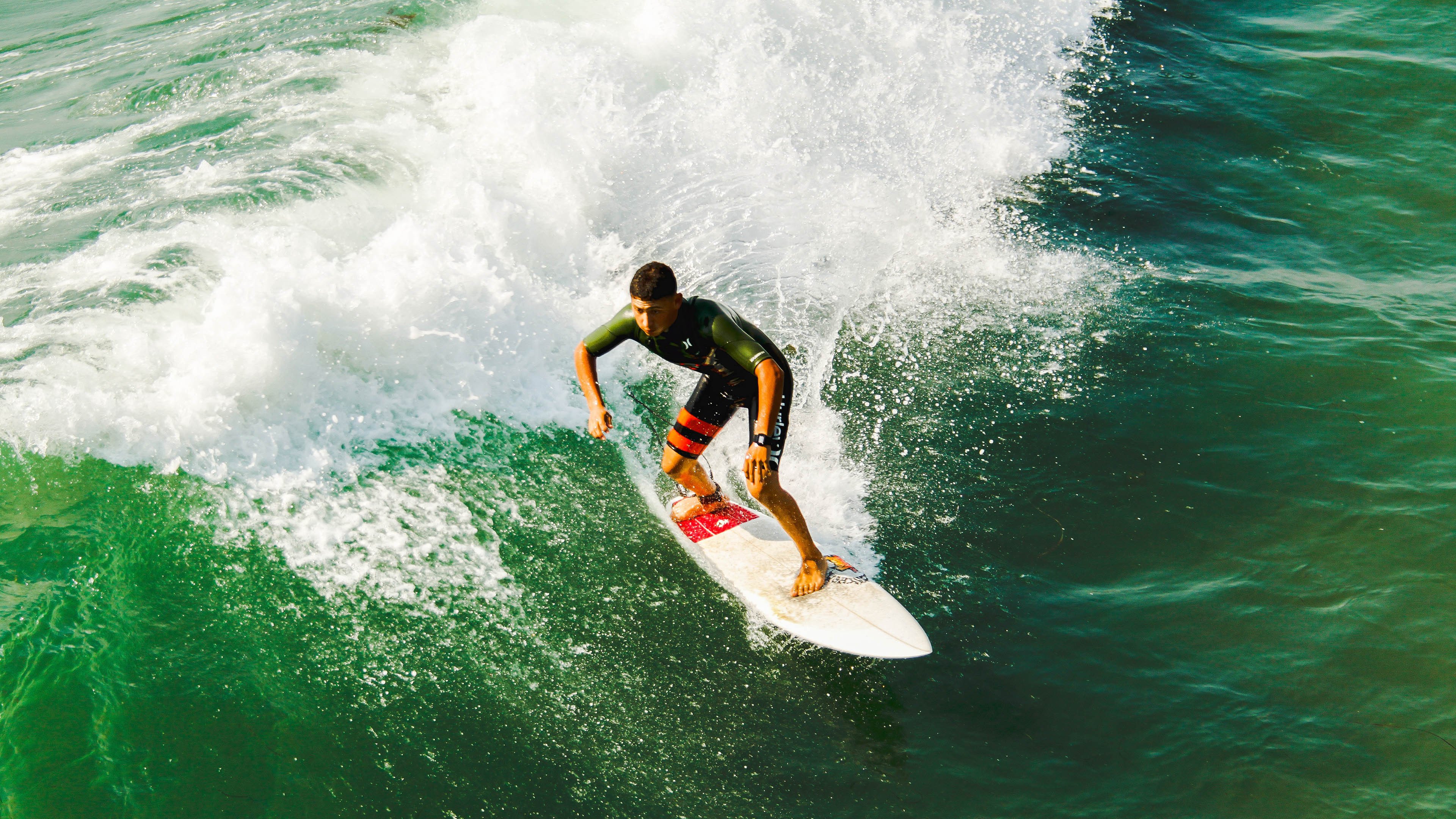 球场“姐妹花”——巾帼不让须眉的欧冠女将风采，欧冠女子
